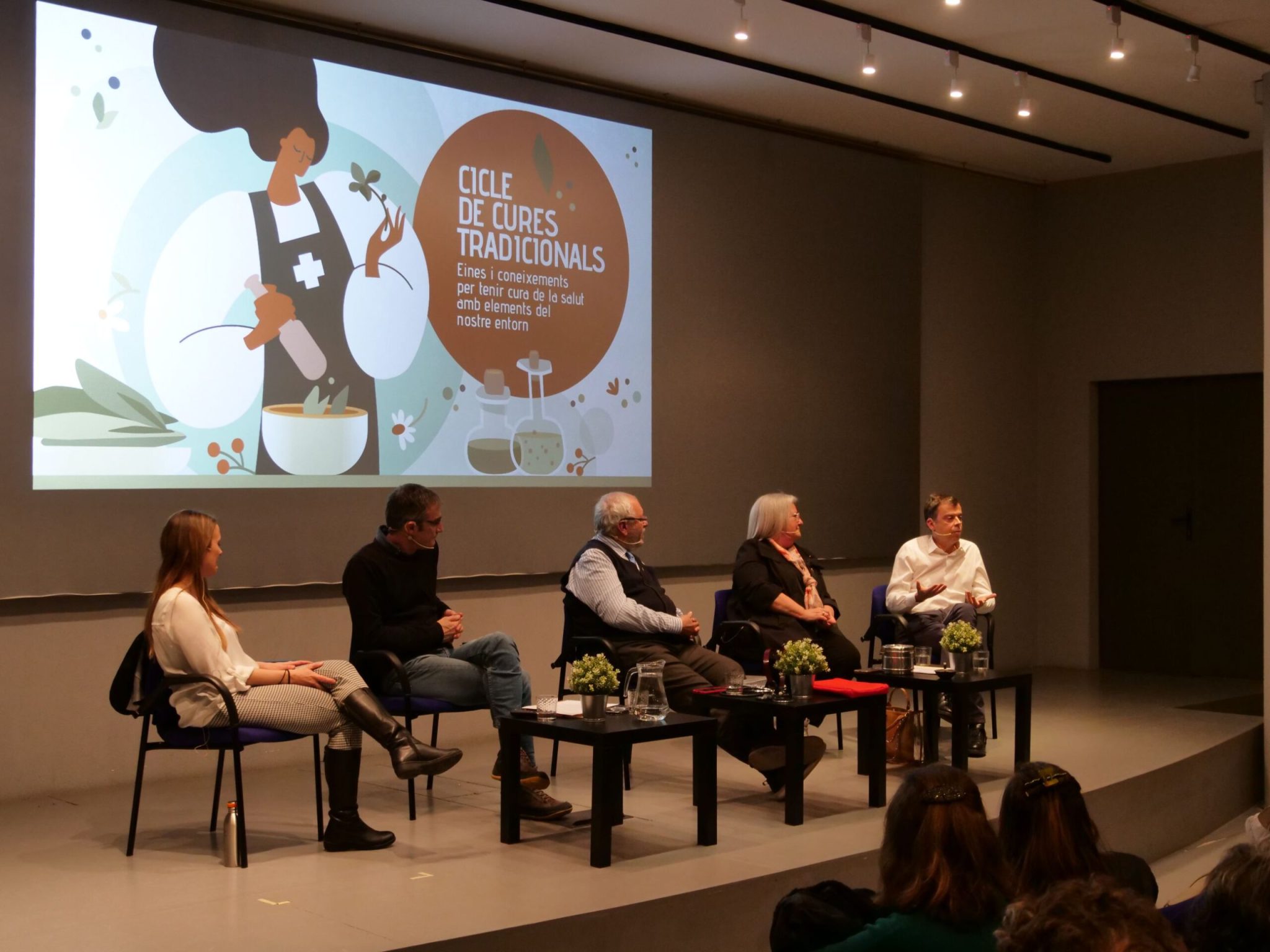Mesa redonda “Ciclos de curas tradicionales”